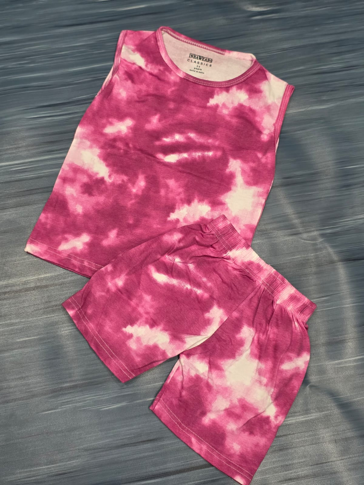 SLEEVELESS CO-ODDS