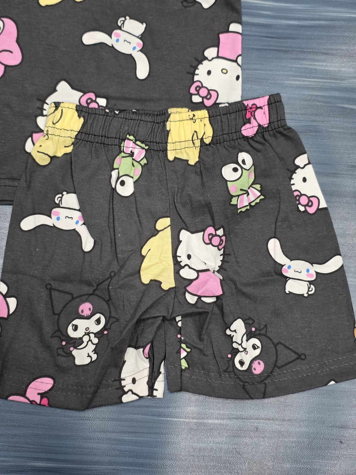 SLEEVELESS CO-ODDS