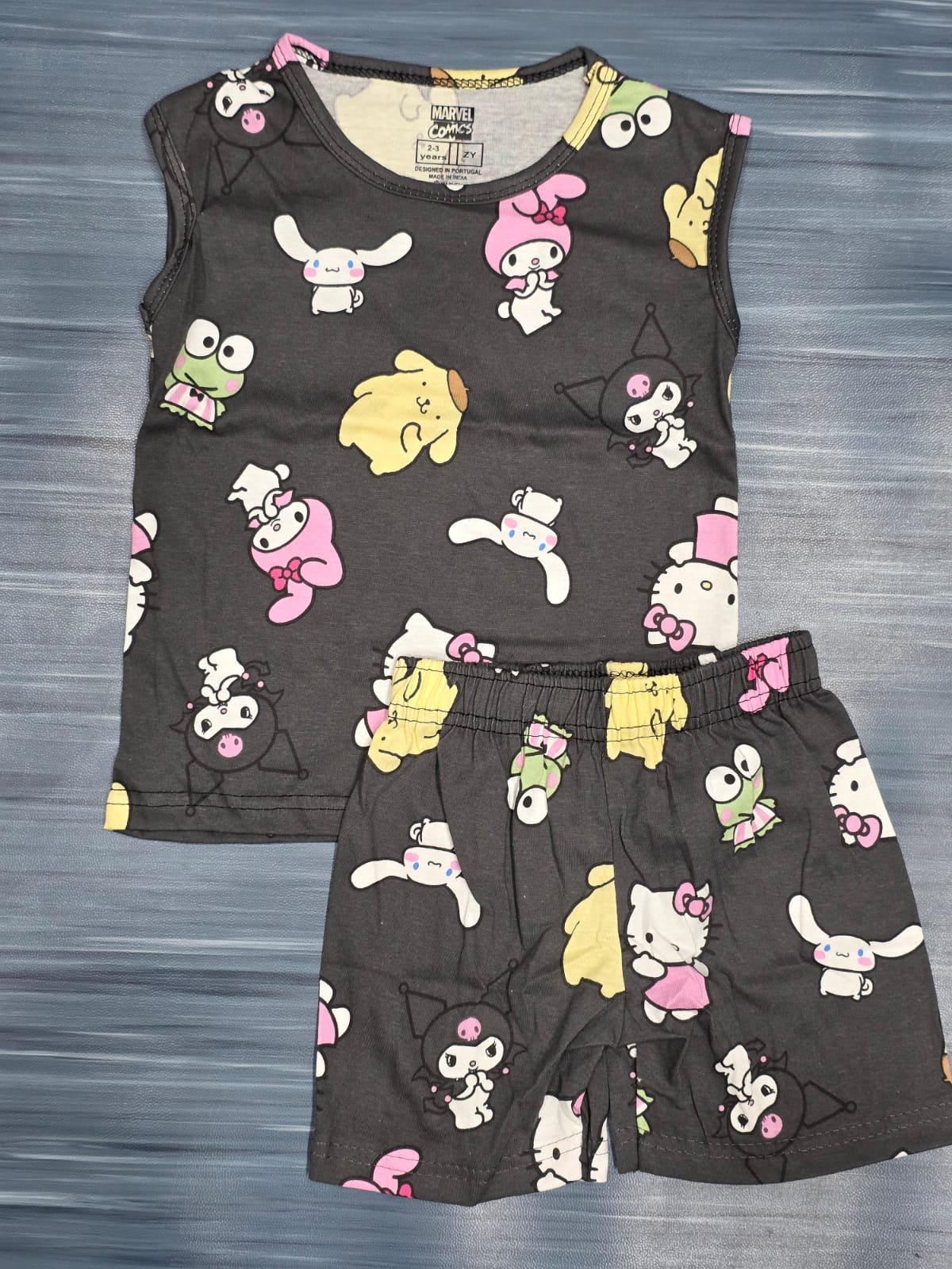SLEEVELESS CO-ODDS
