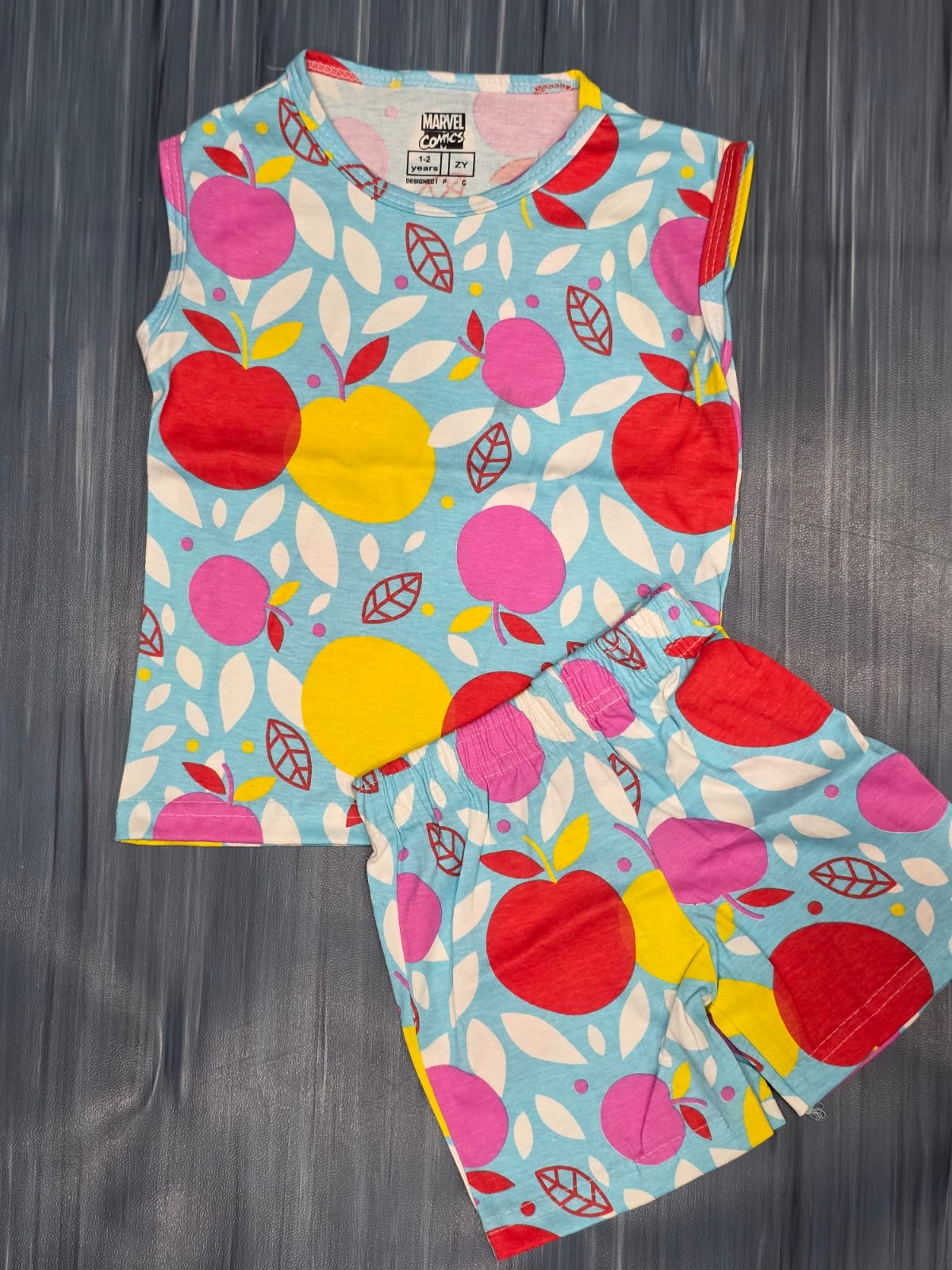 SLEEVELESS CO-ODDS
