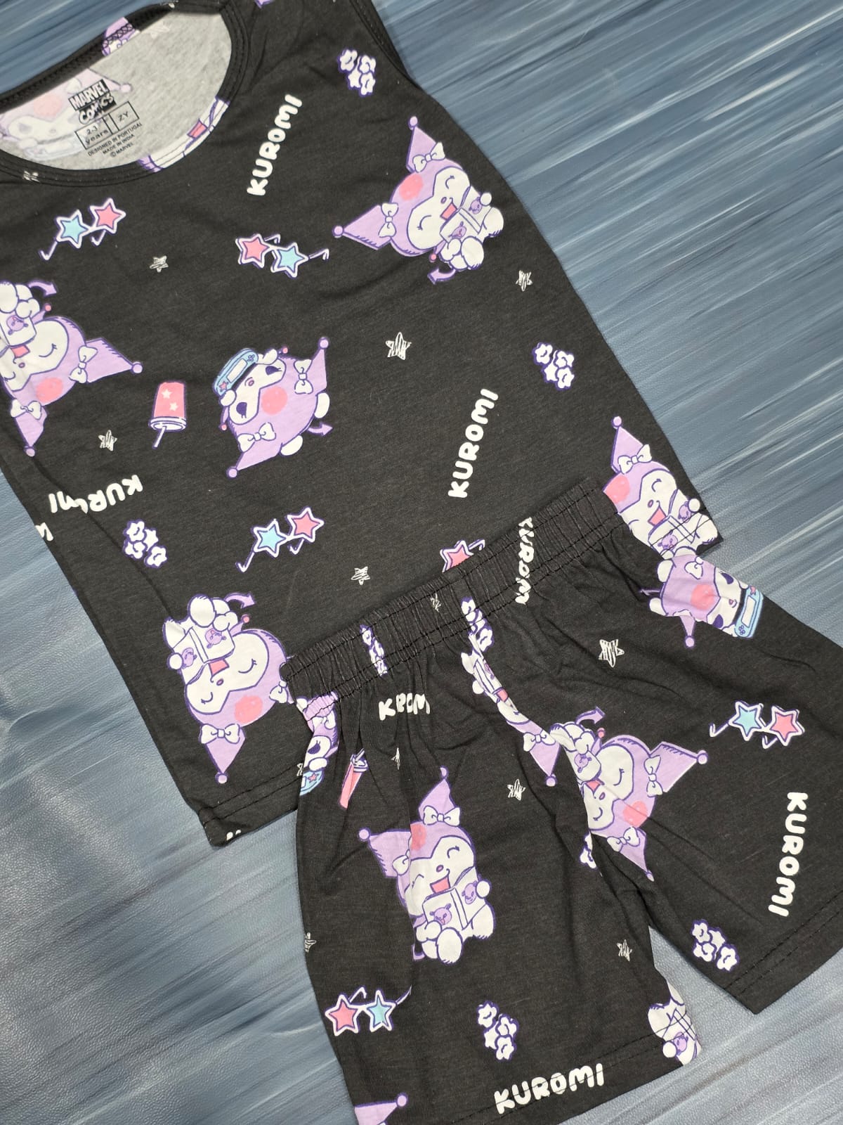 SLEEVELESS CO-ODDS