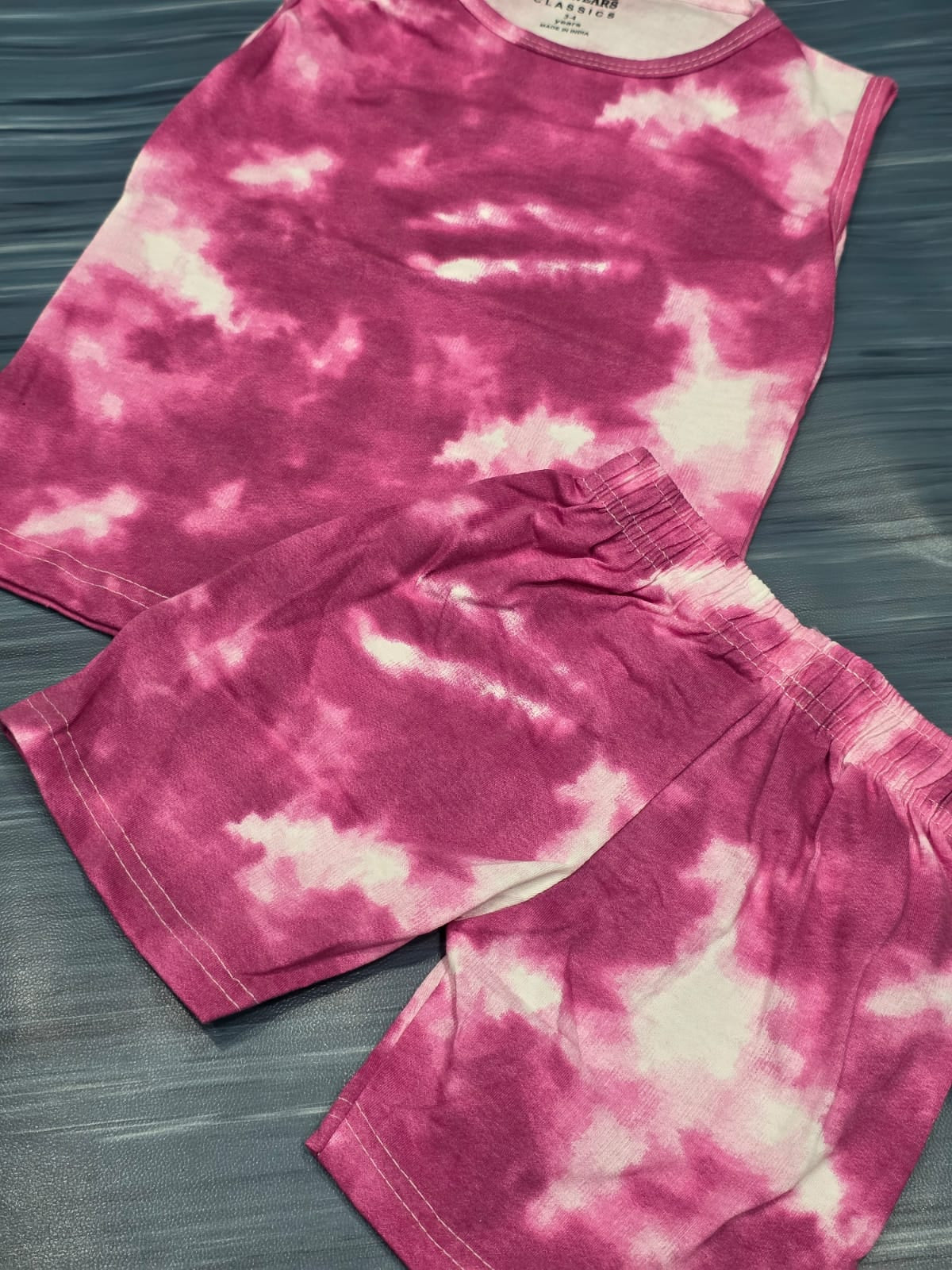 SLEEVELESS CO-ODDS