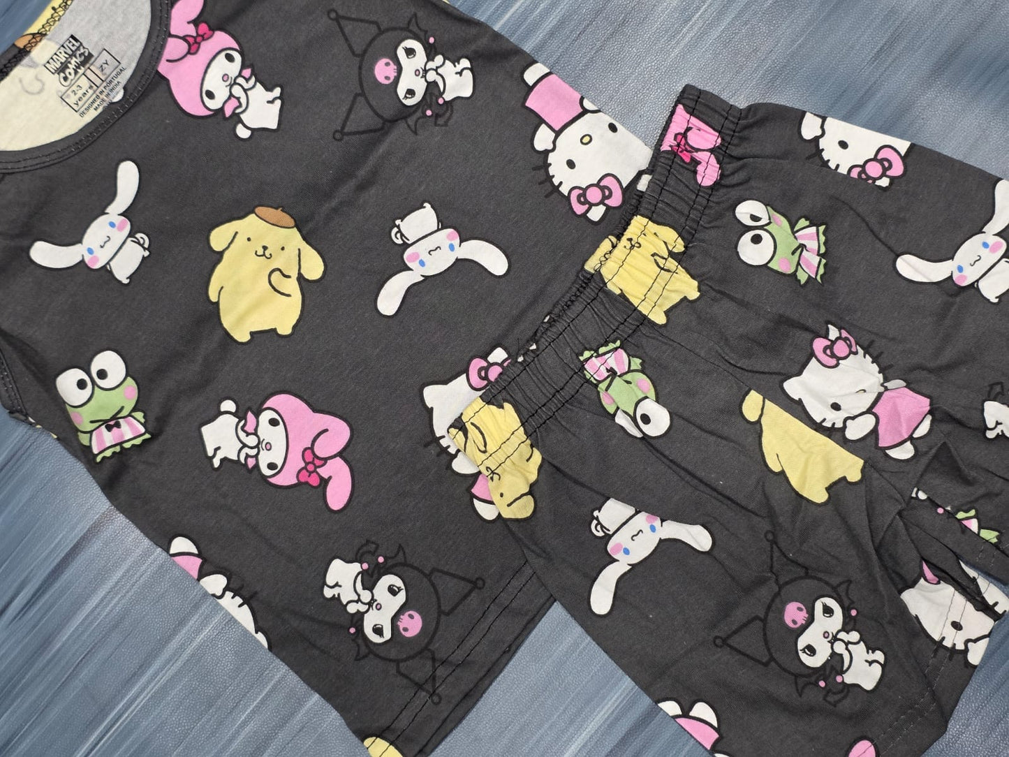SLEEVELESS CO-ODDS