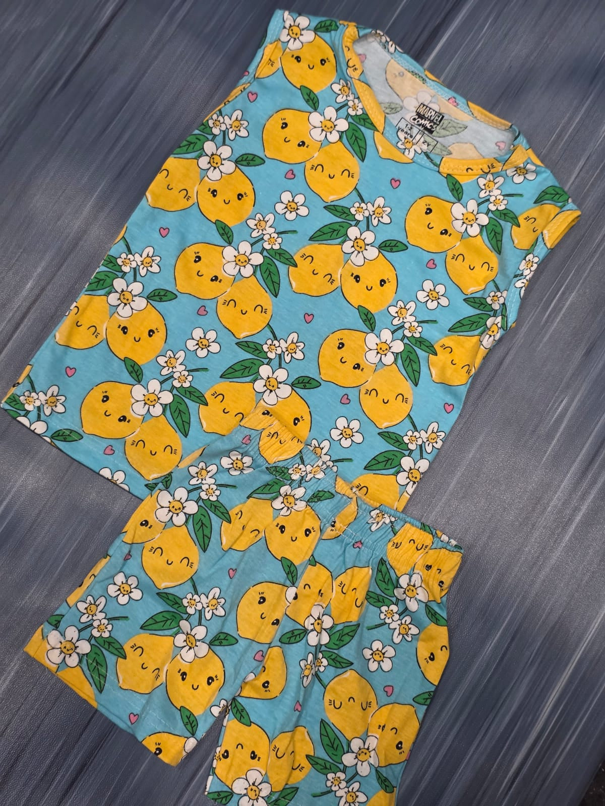 SLEEVELESS CO-ODDS