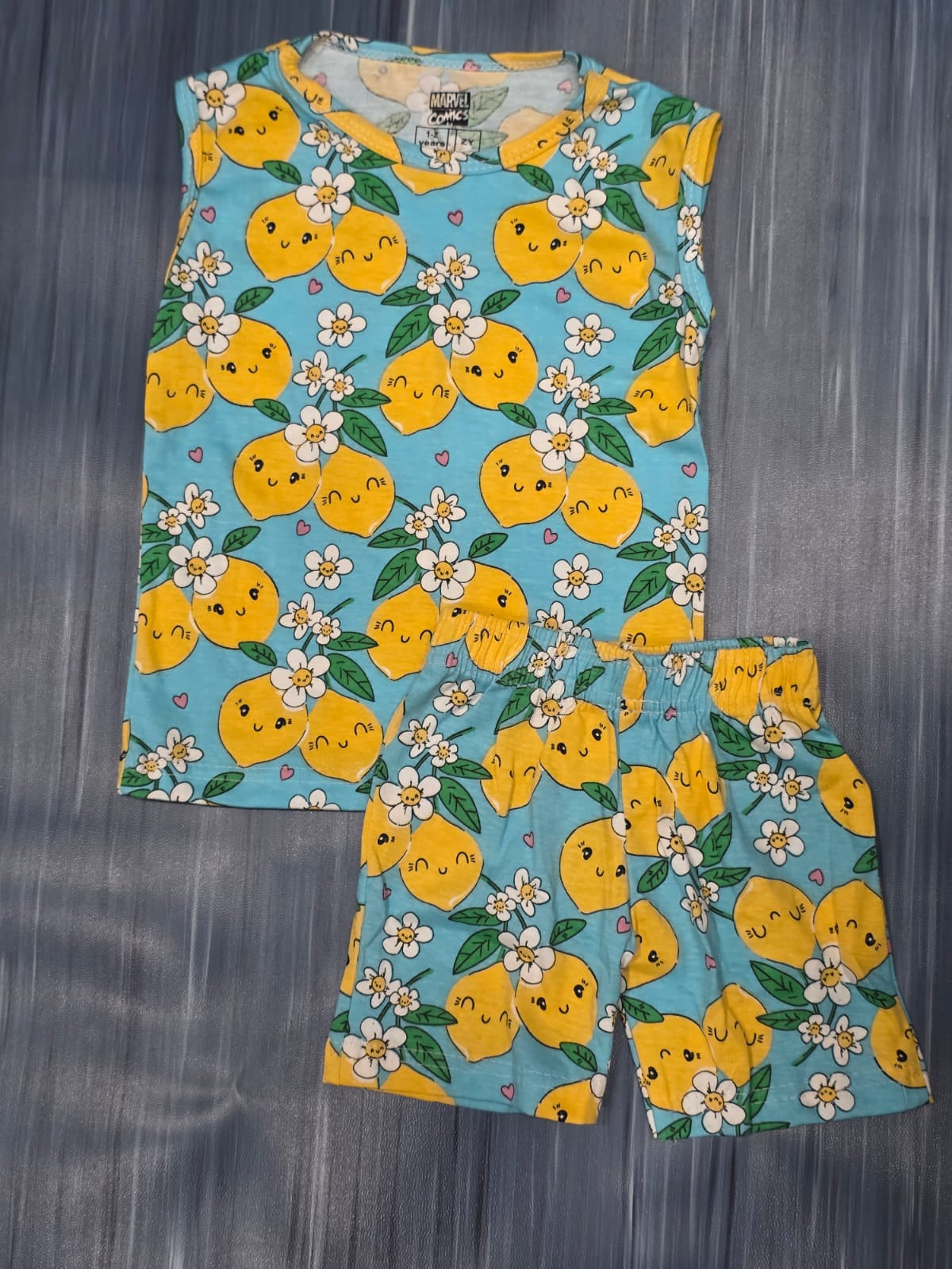 SLEEVELESS CO-ODDS