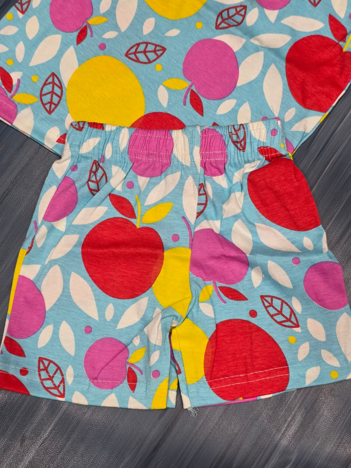 SLEEVELESS CO-ODDS