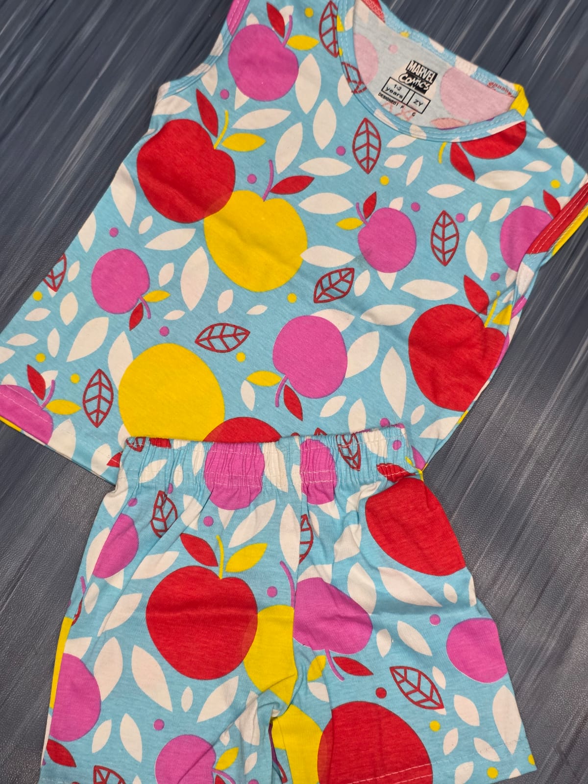 SLEEVELESS CO-ODDS