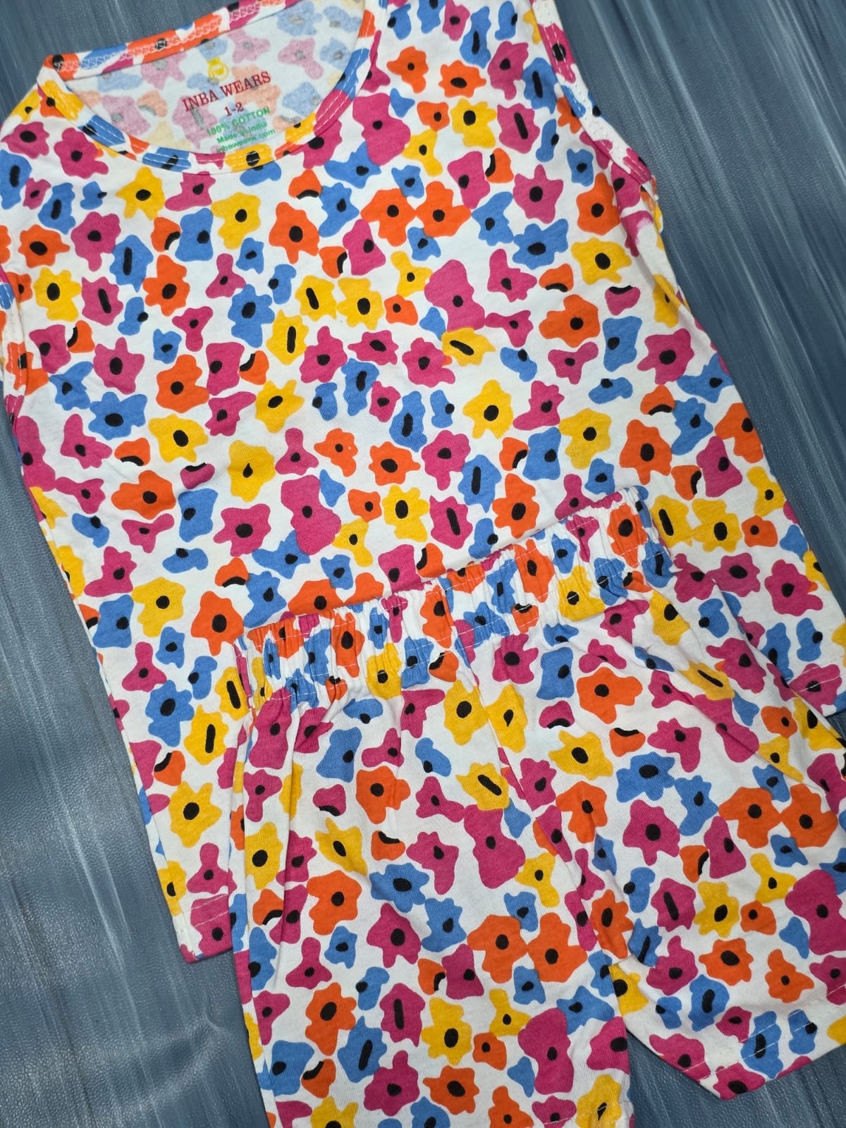SLEEVELESS CO-ODDS