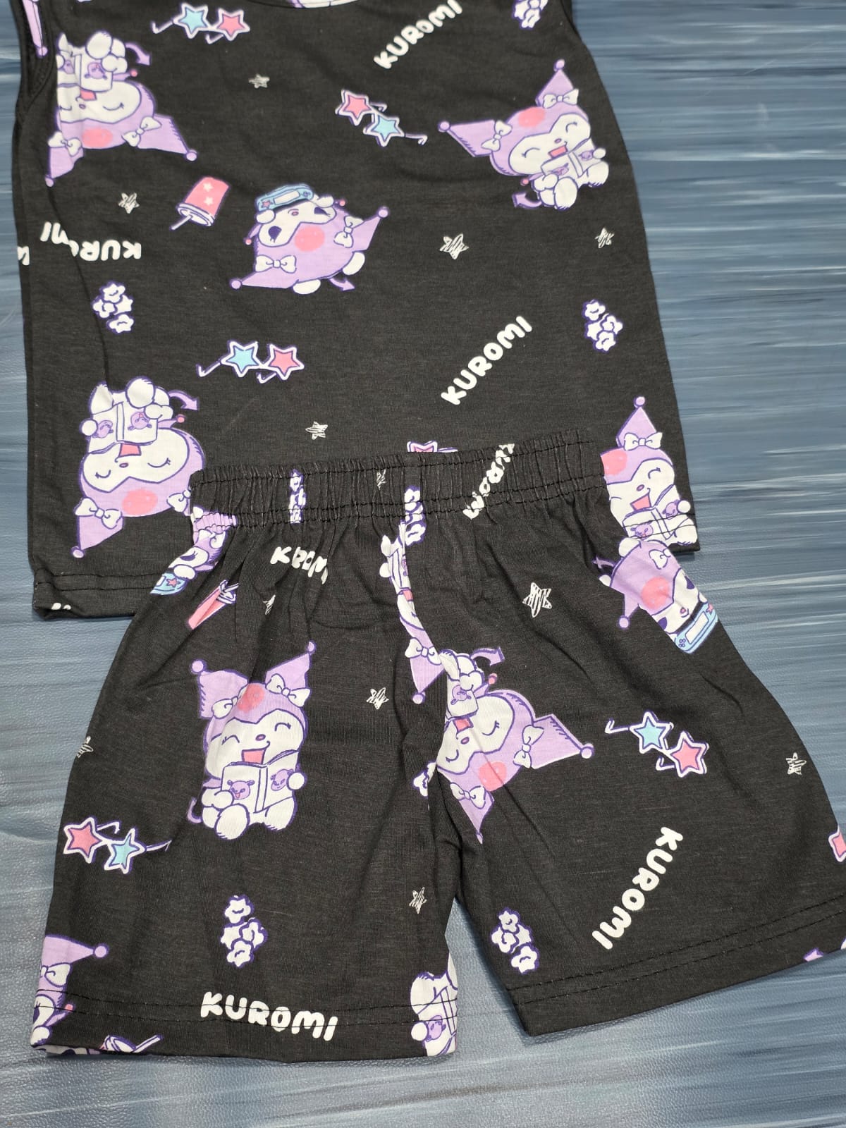 SLEEVELESS CO-ODDS