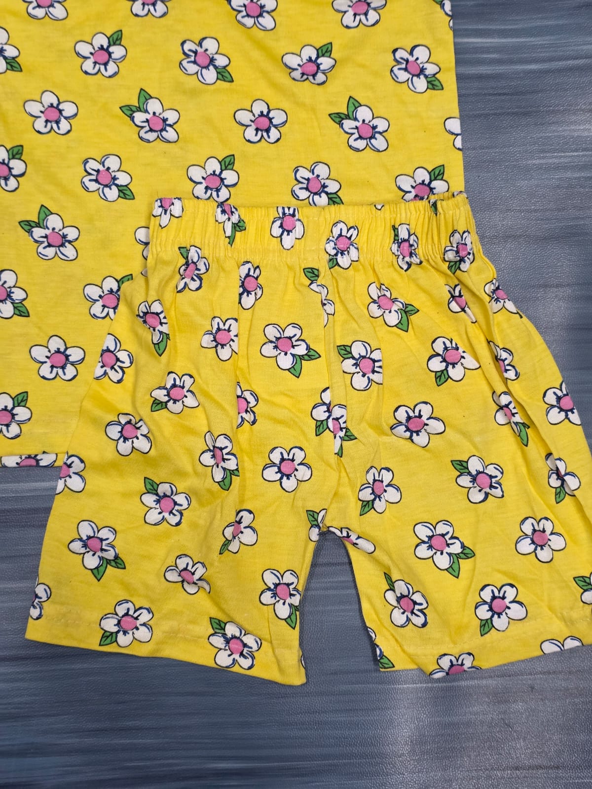 SLEEVELESS CO-ODDS