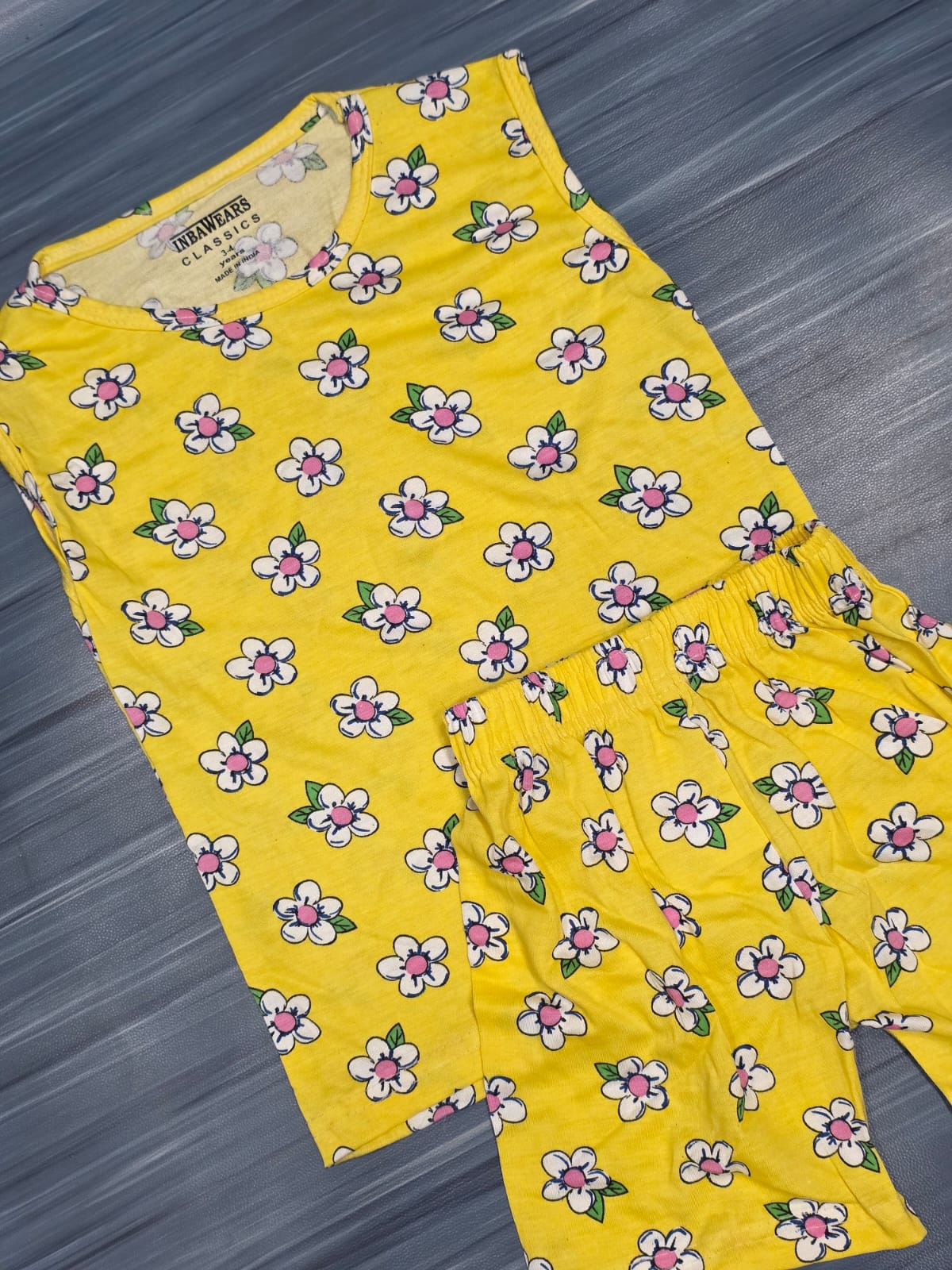 SLEEVELESS CO-ODDS