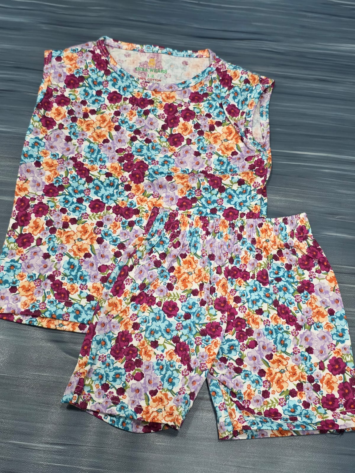 SLEEVELESS CO-ODDS