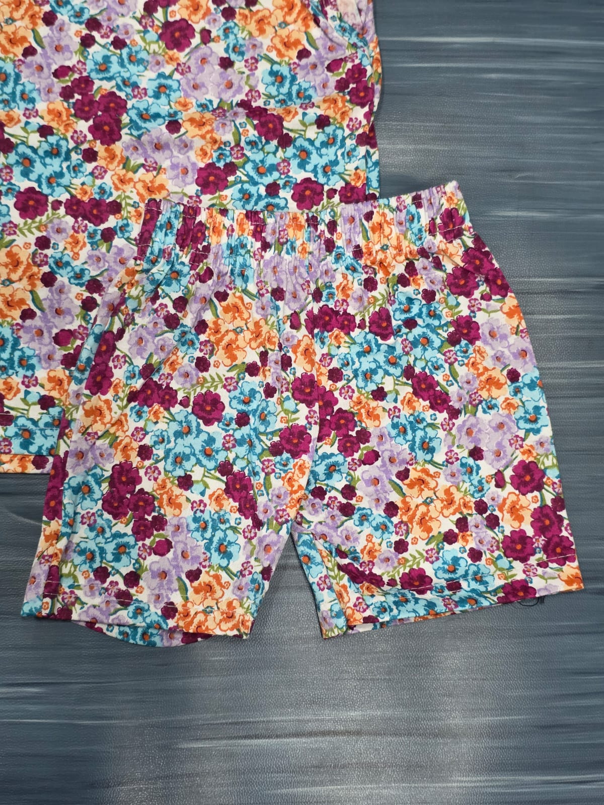 SLEEVELESS CO-ODDS
