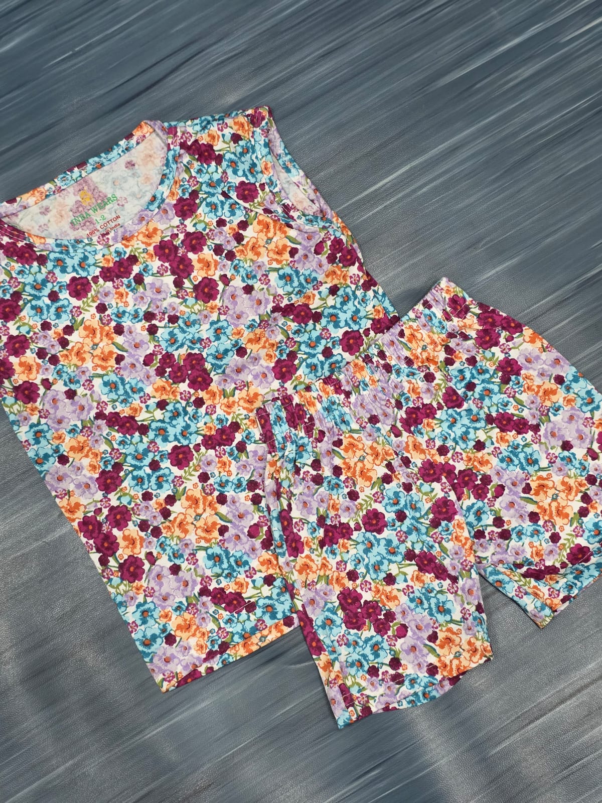 SLEEVELESS CO-ODDS