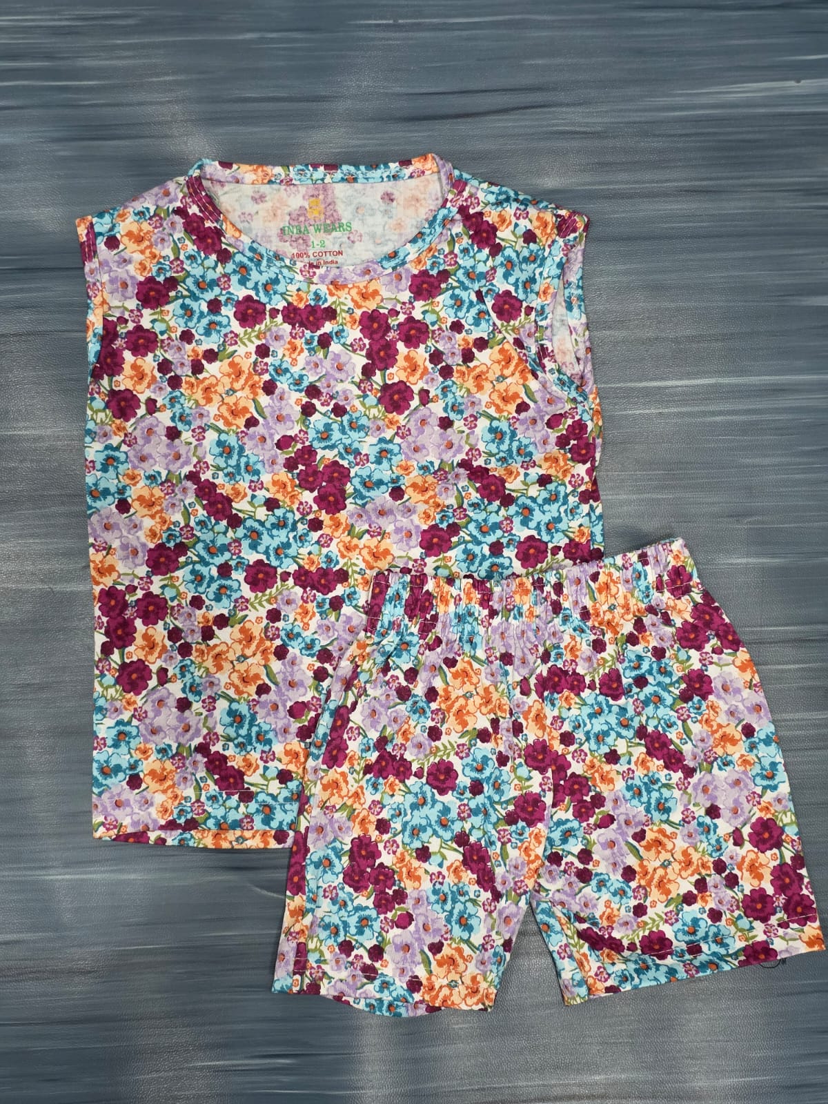 SLEEVELESS CO-ODDS