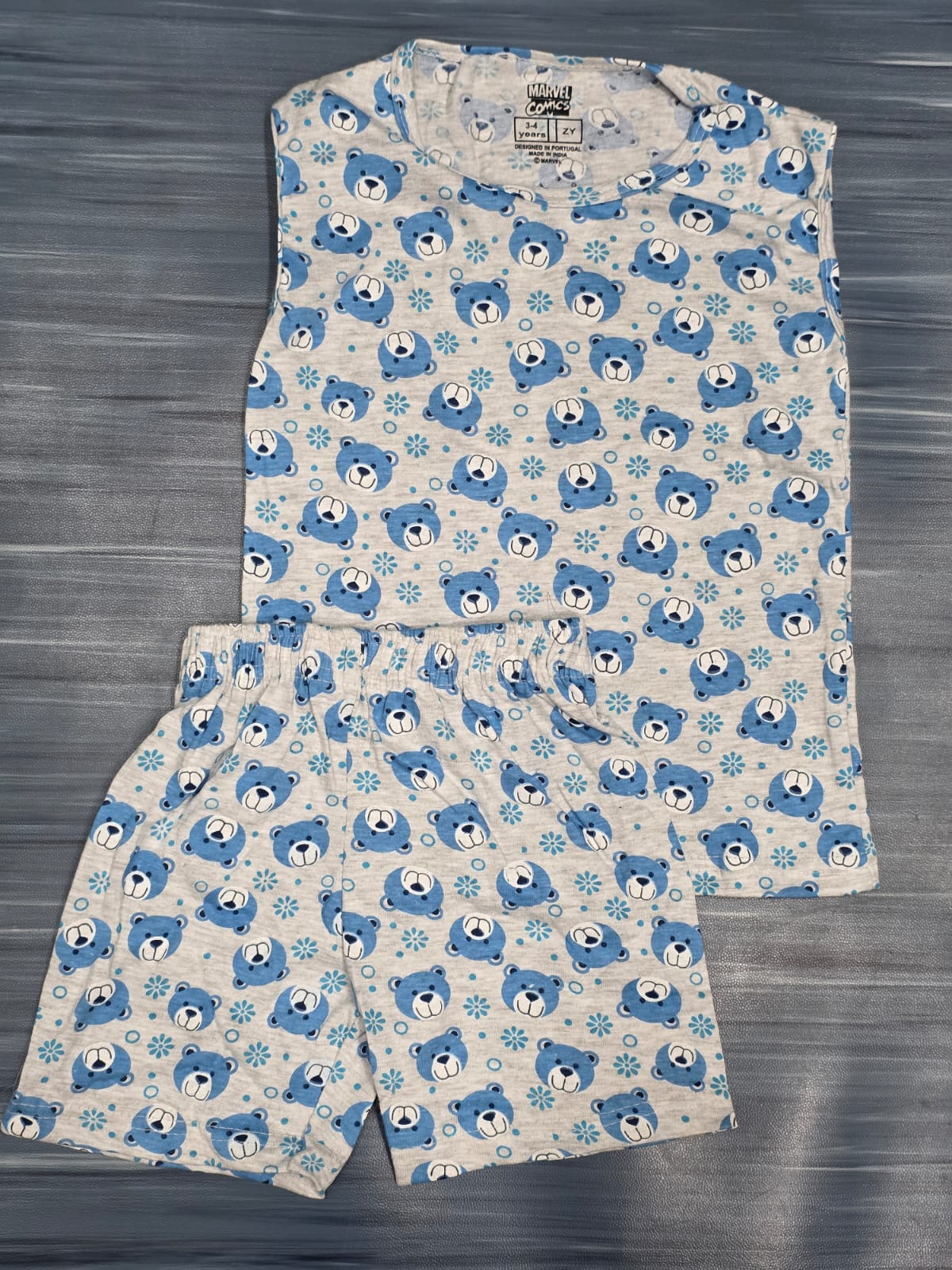 SLEEVELESS CO-ODDS