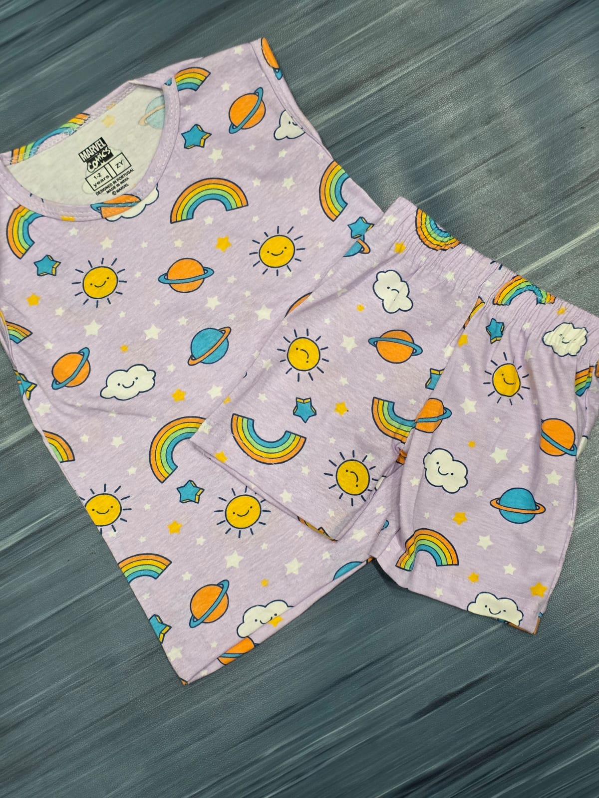 SLEEVELESS CO-ODDS